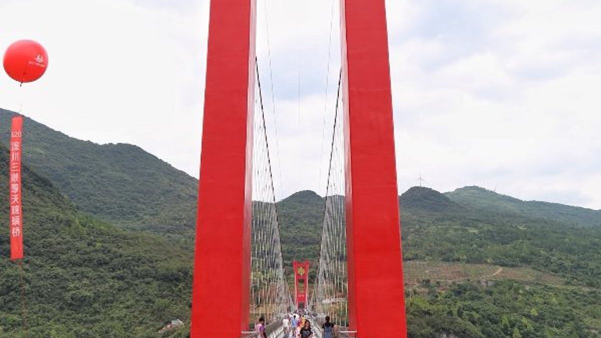 Dünyanın en uzun cam köprüsü