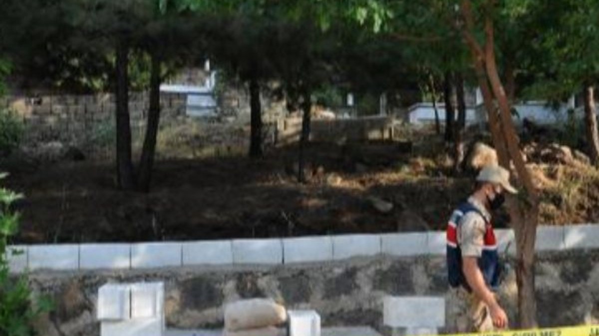 Gaziantep'te mezarlığa gömülü el bombası bulundu