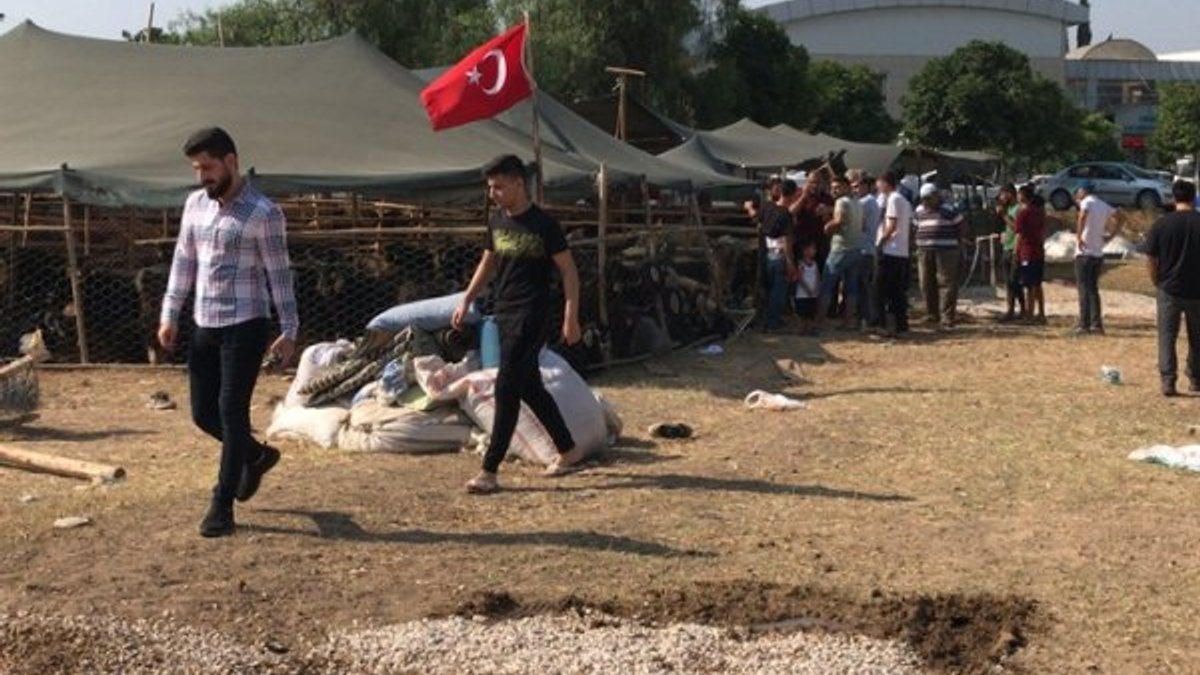 Adana'da kurban pazarında yer kavgası: 2 ağır yaralı