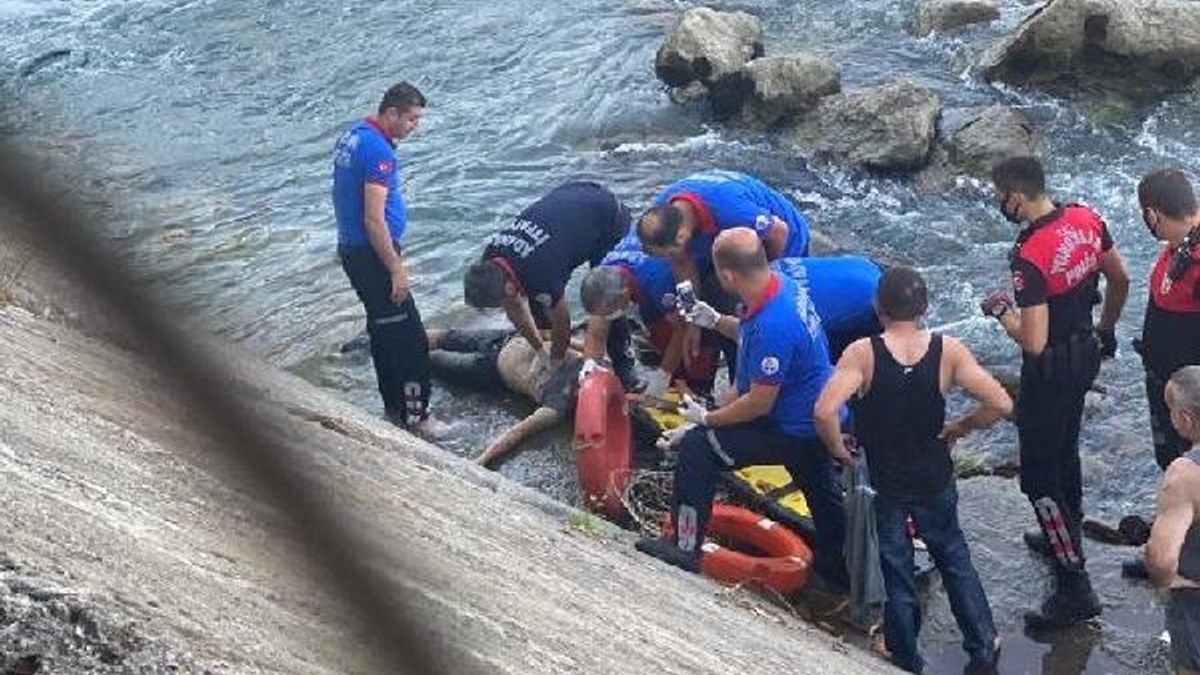 Adana'da manzarayı seyrederken suya düşen adam boğuldu