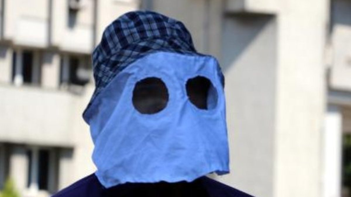 Zonguldak'ta emekli madencinin maskesi ilgi odağı oldu