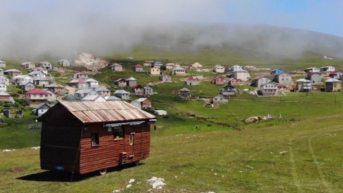 Trabzon'da yürüyen evi görenler gözlerine inanamıyor