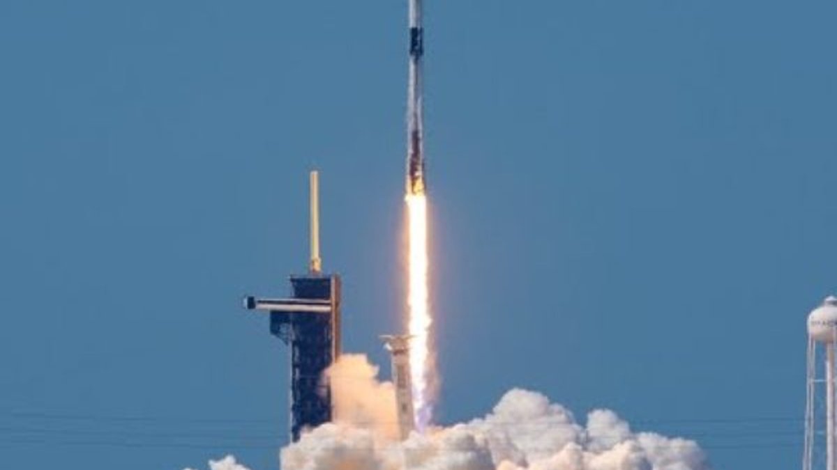 SpaceX, 57 internet uydusunu daha uzaya fırlattı
