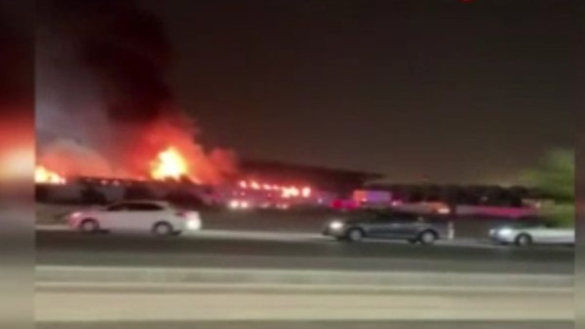 Suudi Arabistan'da bir tren istasyonunda yangın çıktı