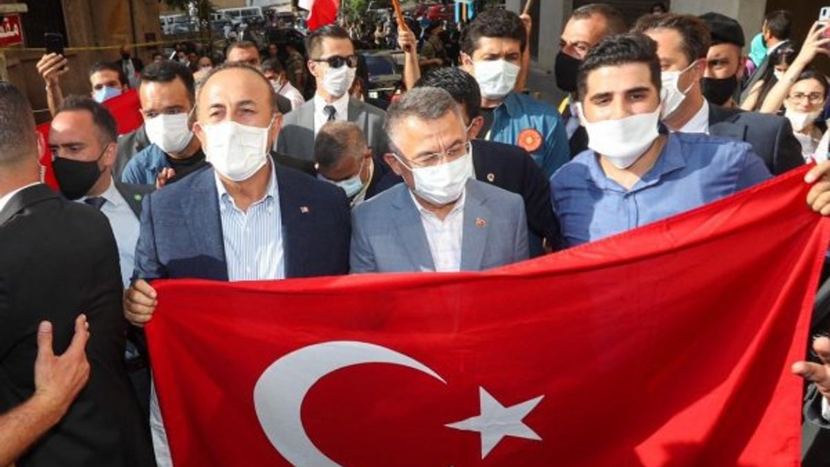 Bakan Çavuşoğlu, Lübnan'da Türk aileyi ziyaret etti