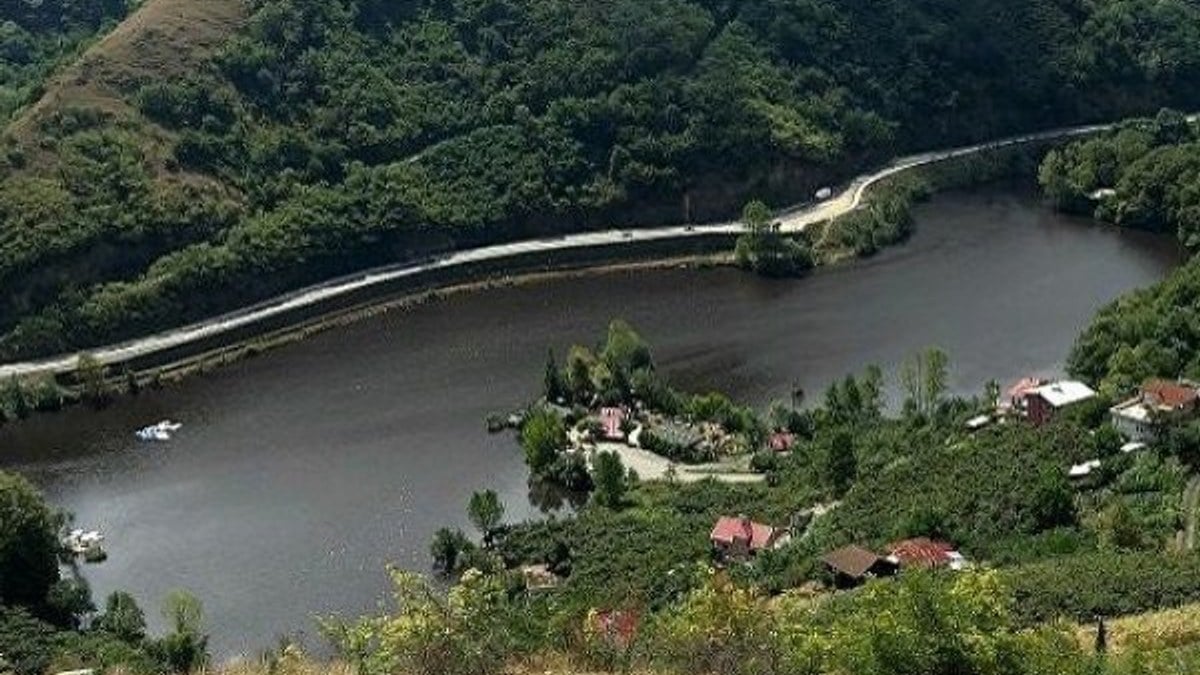Trabzon'daki Sera Gölü'nün üstü siyah tabakayla kaplandı