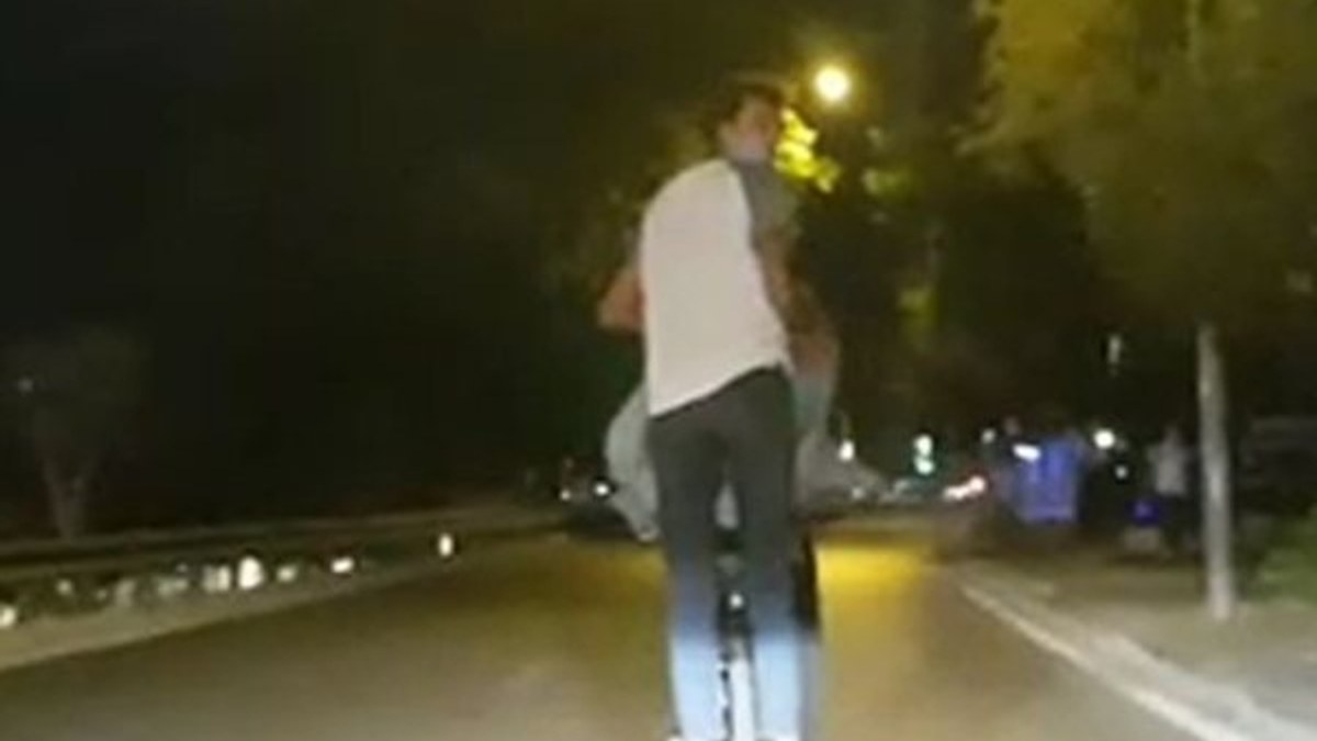 Bursa'da gençlerin tehlikeli bisiklet yolculuğu
