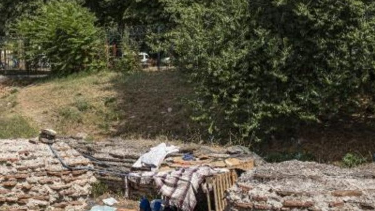 İstanbul'da tarihi kilisenin kalıntıları çöple doldu