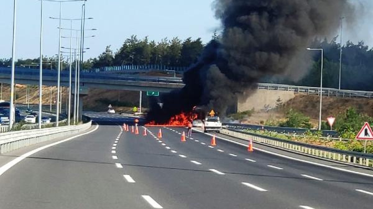 Çekmeköy'de yolcu otobüsünde yangın