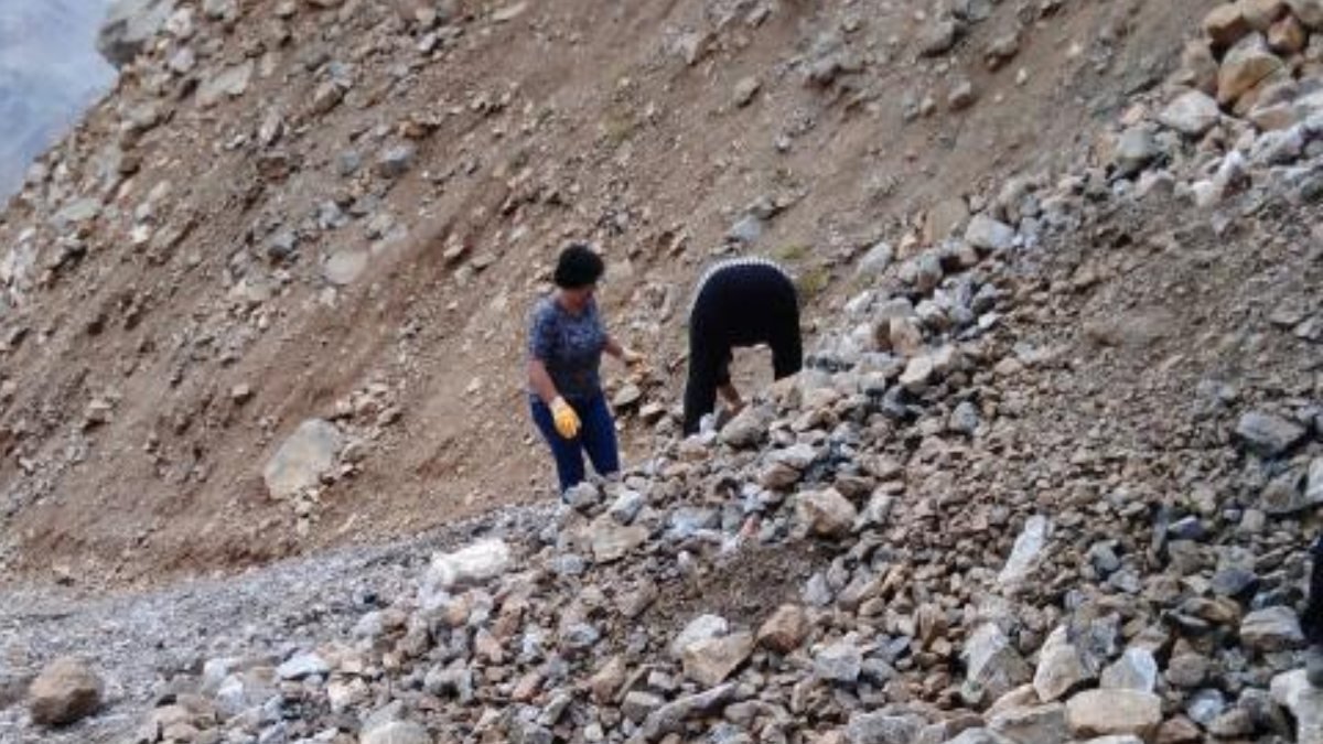 Mersin'deki heyelanda mahsur kalan 11 kişi kurtarıldı