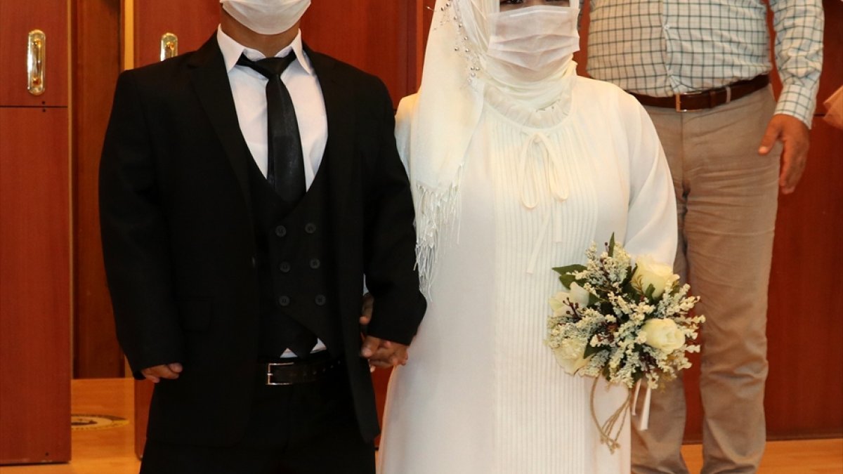 Türkiye şampiyonu 'Cep Herkülü' evlendi