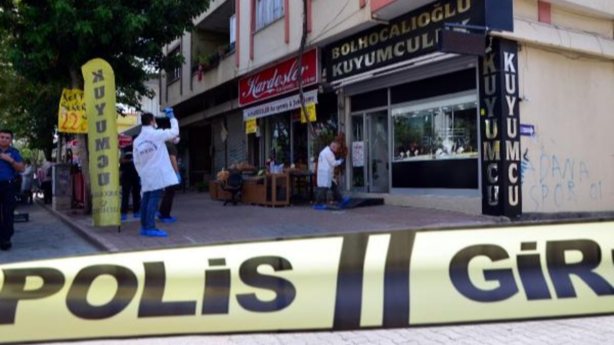 Adana'da kuyumcu soygunu: Kuyumcuyu göğsünden vurdular