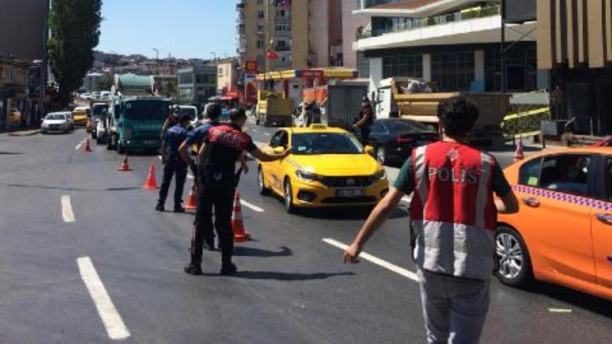 Beyoğlu’nda maskesiz yolcu alan taksici ceza yedi