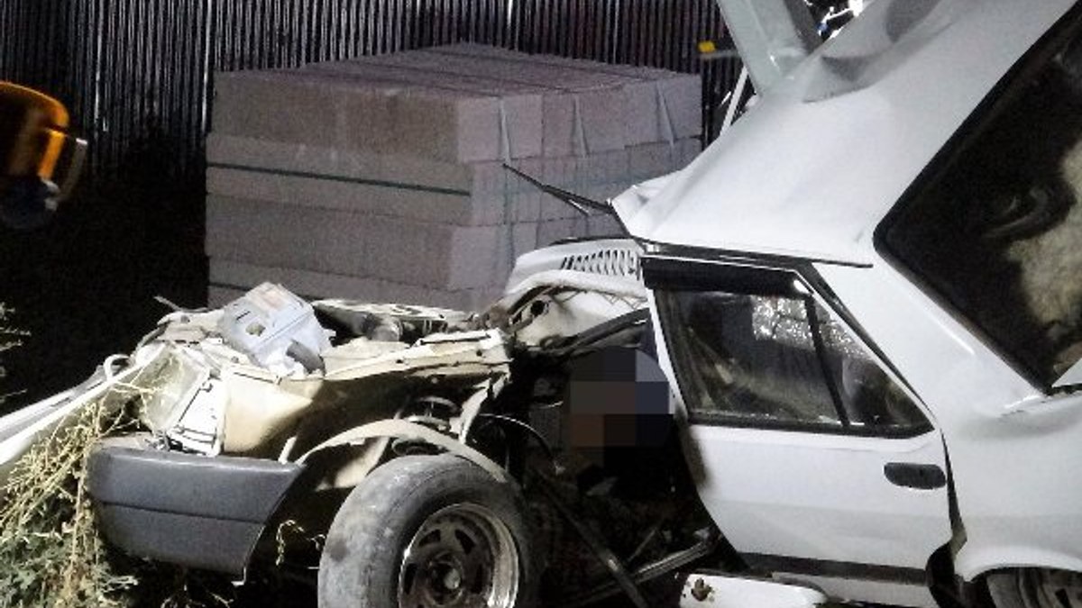 Tokat'ta direğe çarpan sürücü hayatını kaybetti