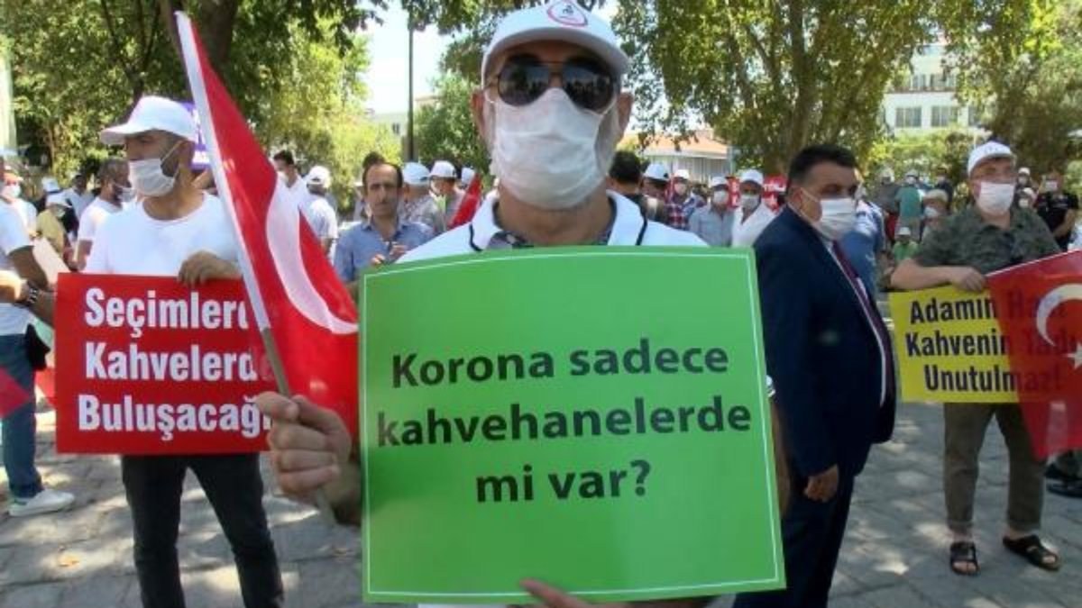 İstanbul'da kahveci esnafı oyun yasağına isyan etti
