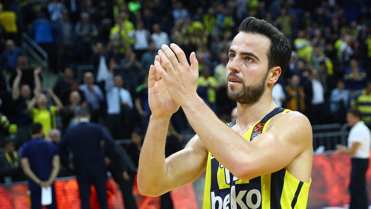 Melih Mahmutoğlu: Hedefimiz şampiyonluklar kazanmak