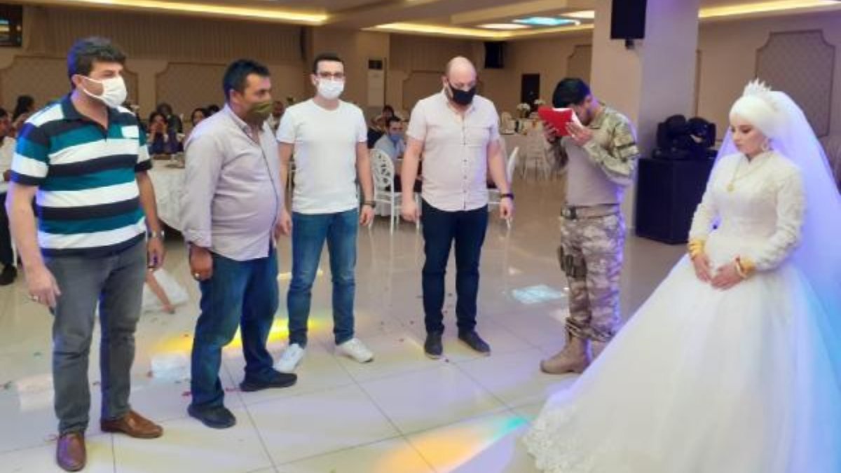 Bursa'da uzman çavuş, düğününe askeri üniforma ile gitti