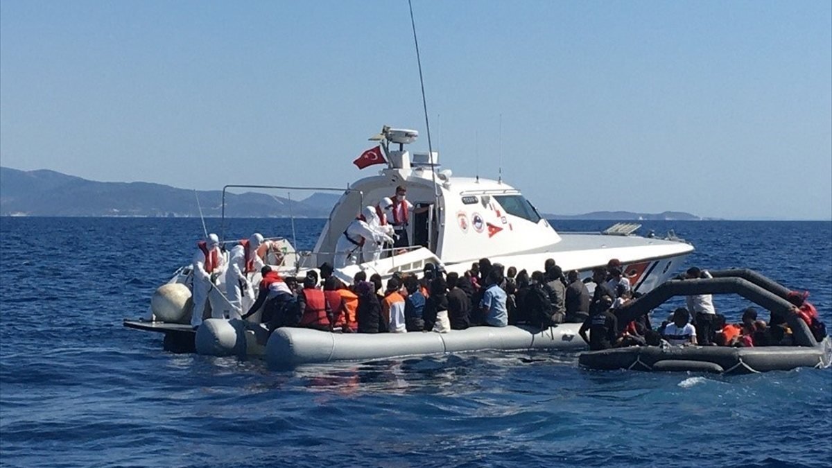 İzmir'de 125 düzensiz göçmen kurtarıldı