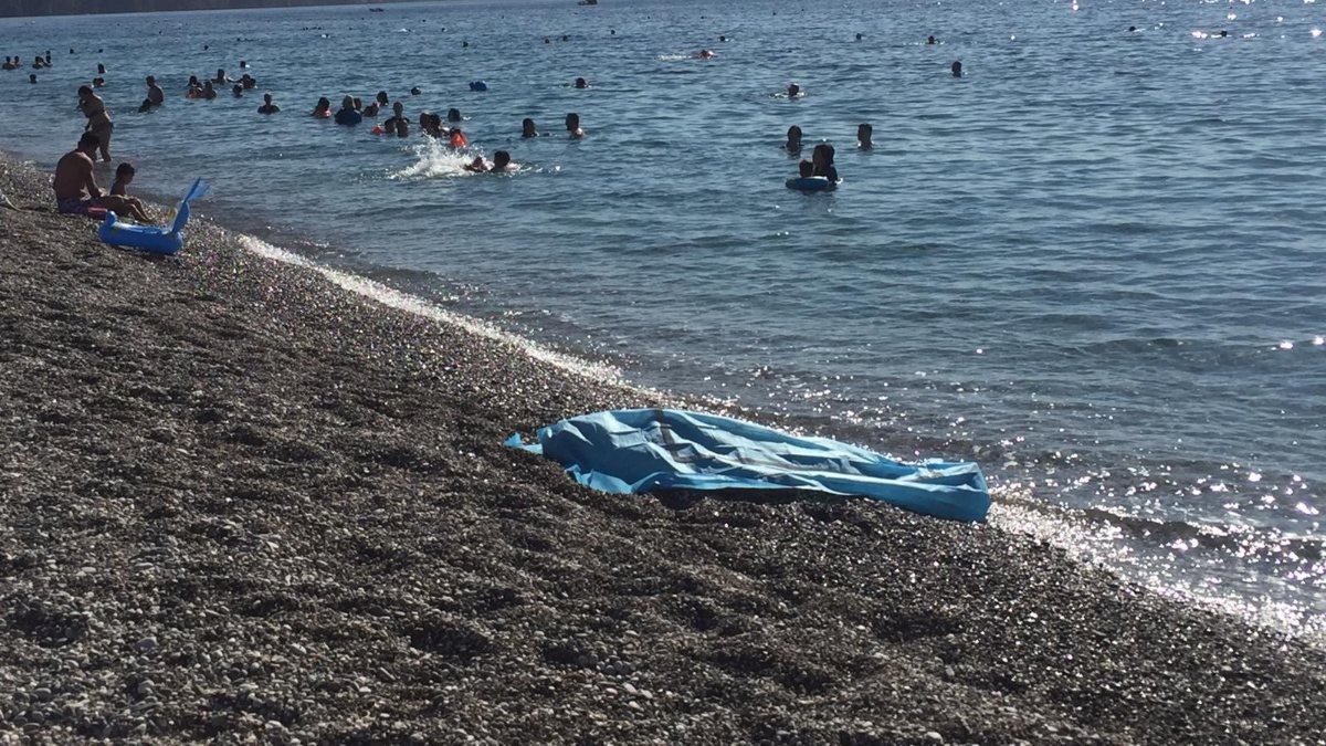 Antalya'da 85 yaşındaki adam, denizde ölü bulundu