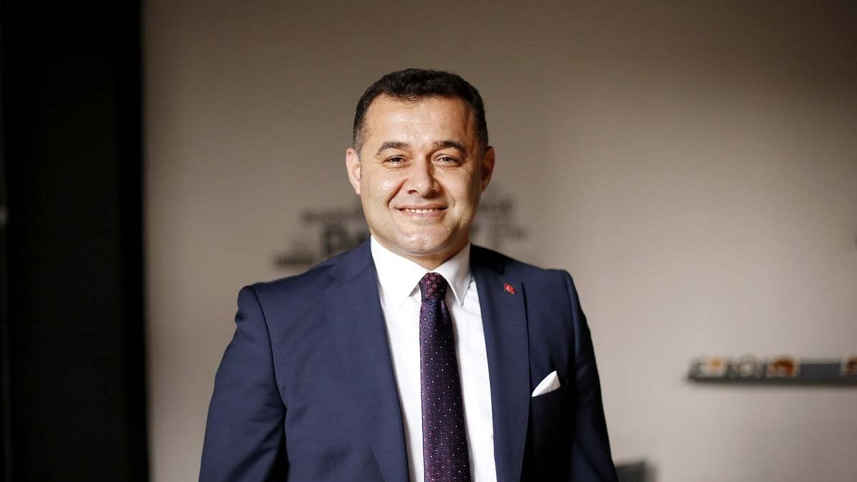 Alanya Belediye Başkanı Adem Murat Yücel, koronavirüse yakalandı