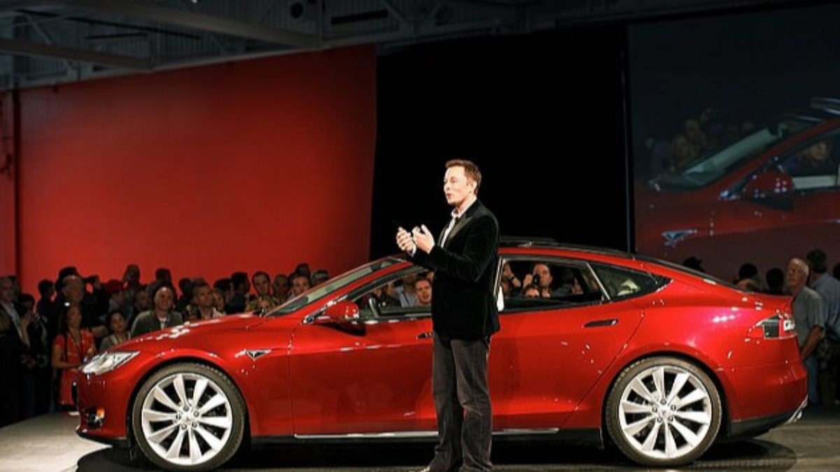 Tesla otomobil siparişleri Çin'de yüzde 25 düştü