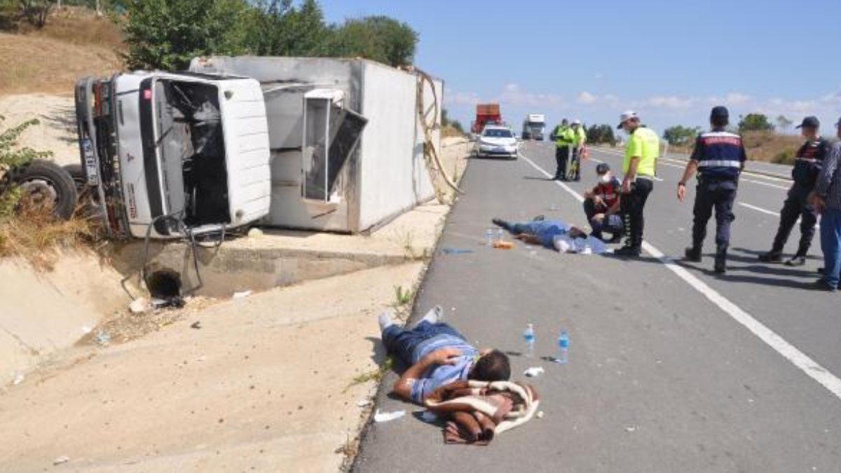 Tekirdağ'da kamyon park halindeki kamyona çarptı: 3 yaralı