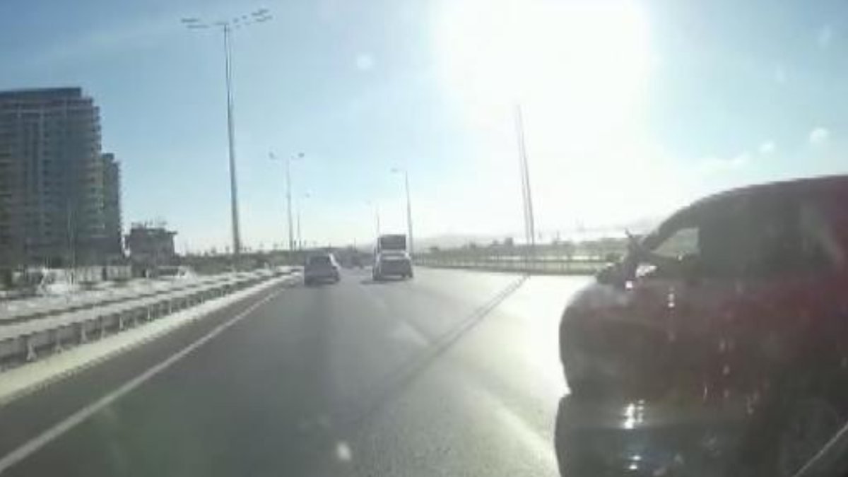 İstanbul'da motosikletliyle otomobil sürücüsü arasında tartışma