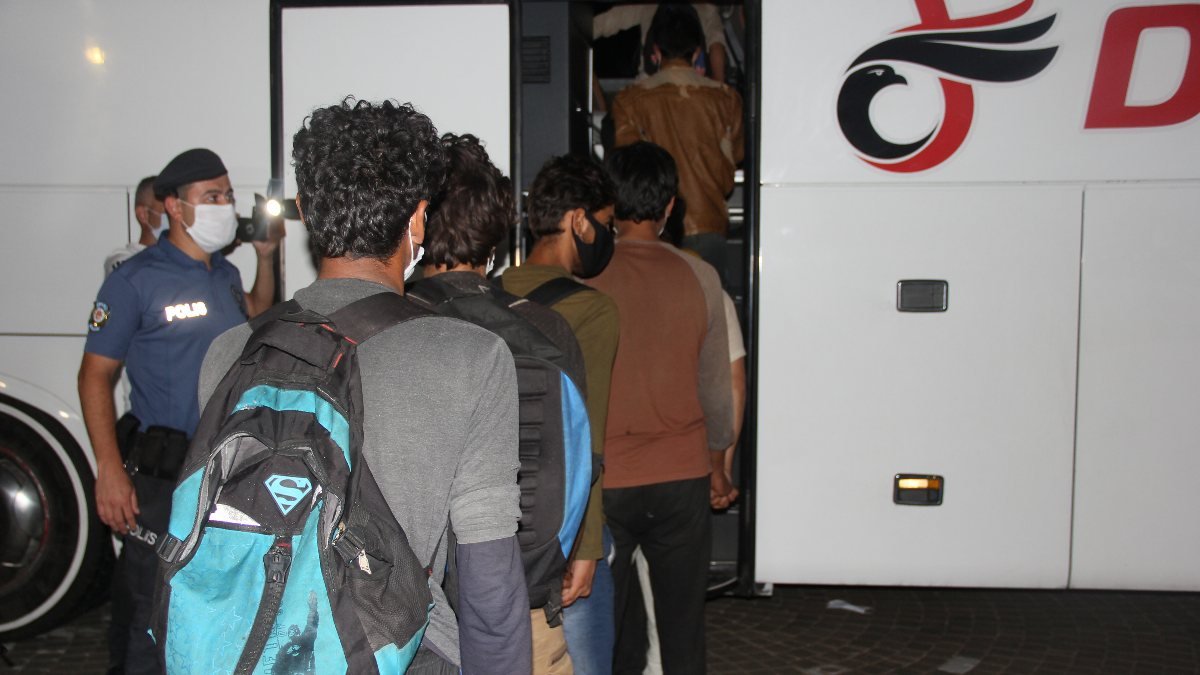 Samsun'da yakalanan 173 kaçak göçmen Edirne'ye gönderildi