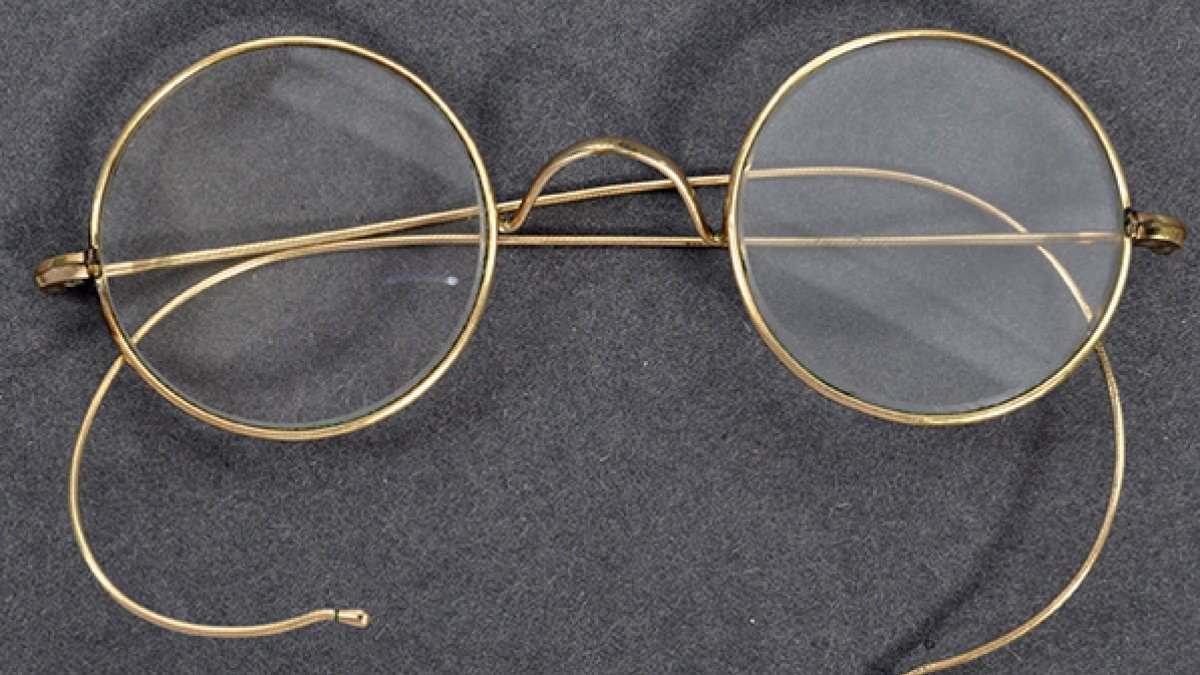 Gandhi’nin gözlüğü 340 bin dolara satıldı