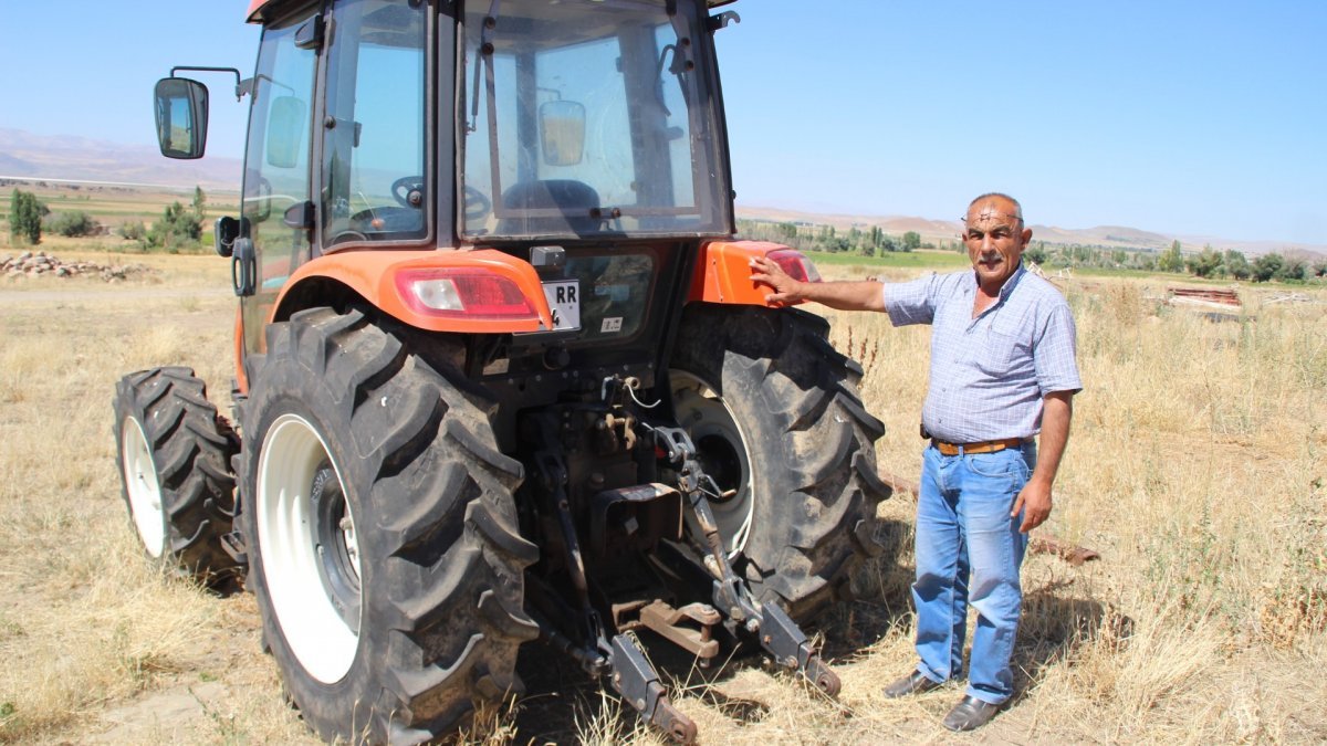 Kayseri'de sıfır kilometre aldığı traktör hayatını kabusa çevirdi
