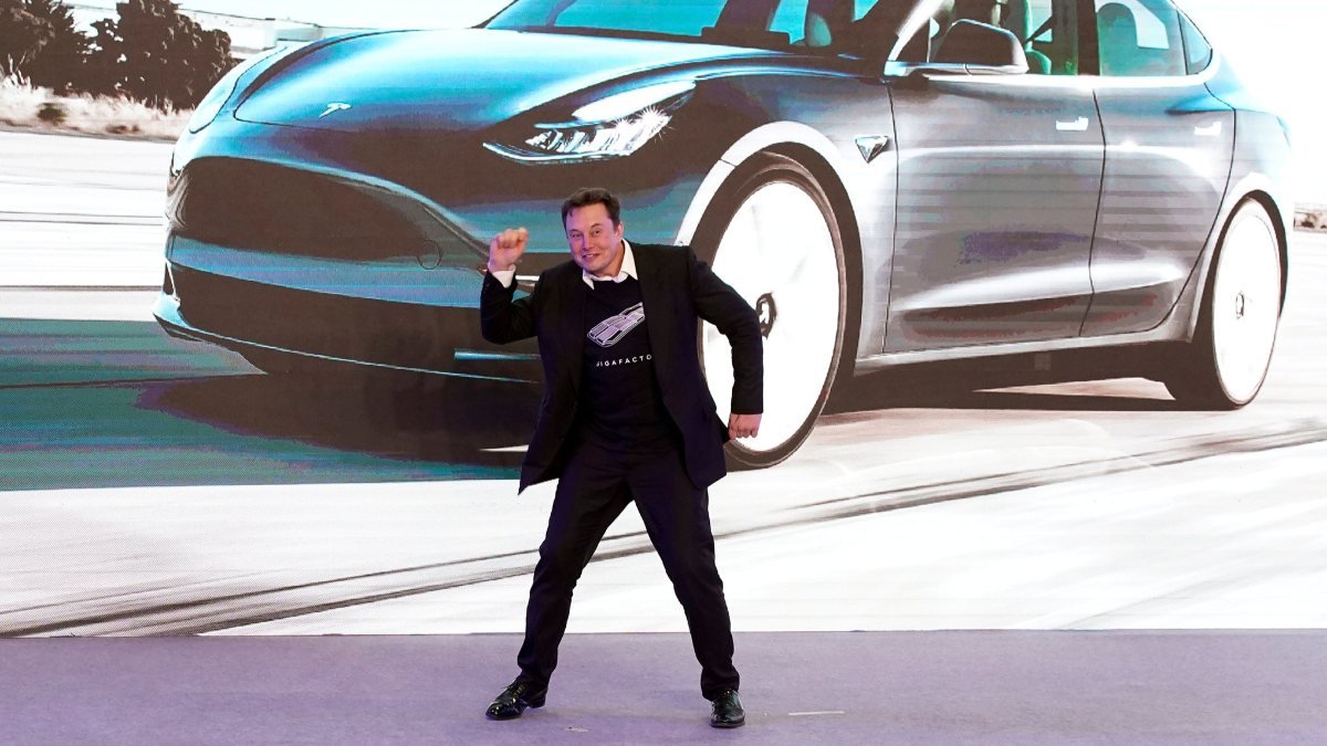 Tesla hisseleri ilk defa 2 bin doların üzerine çıktı
