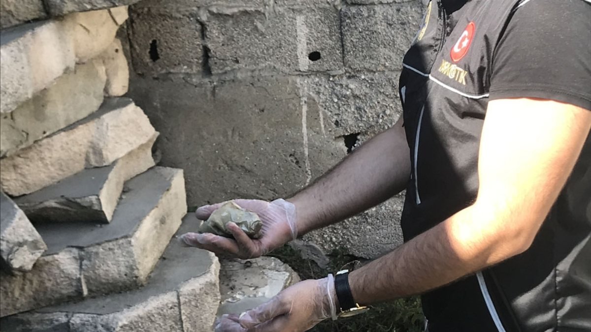 Beyoğlu'nda narkotimlerinden mezarlığa uyuşturucu operasyonu