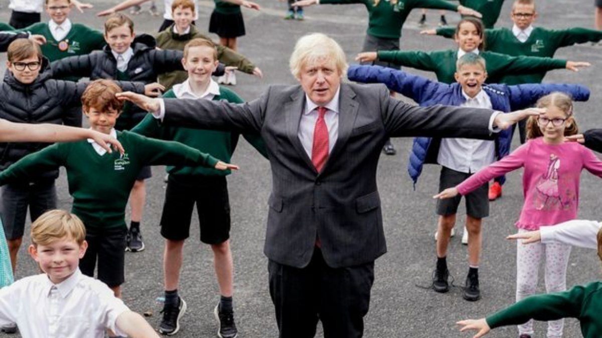 İngiltere Başbakanı Johnson: Çocuklarınızı okula gönderin