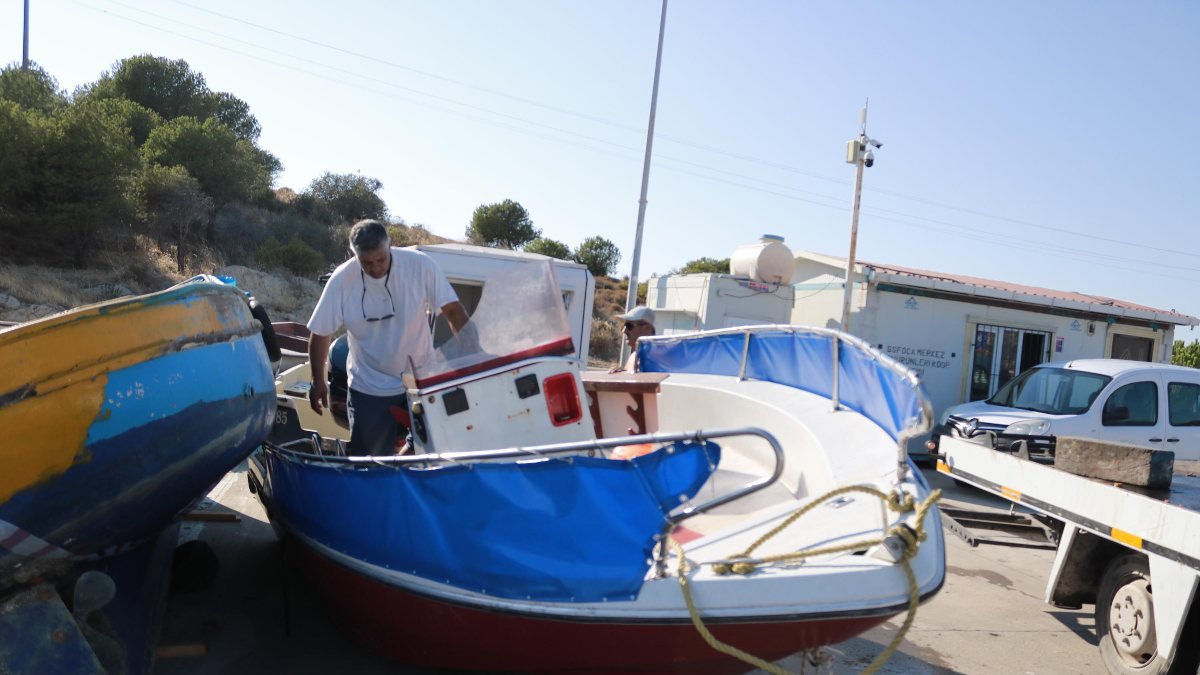 İzmir'de tekne ile Yunanistan'a kaçmaya çalışan 7 FETÖ'cü yakalandı