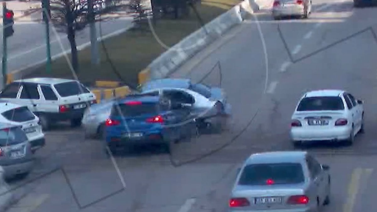 Kırıkkale'de dikkatsiz sürücünün kaza anı