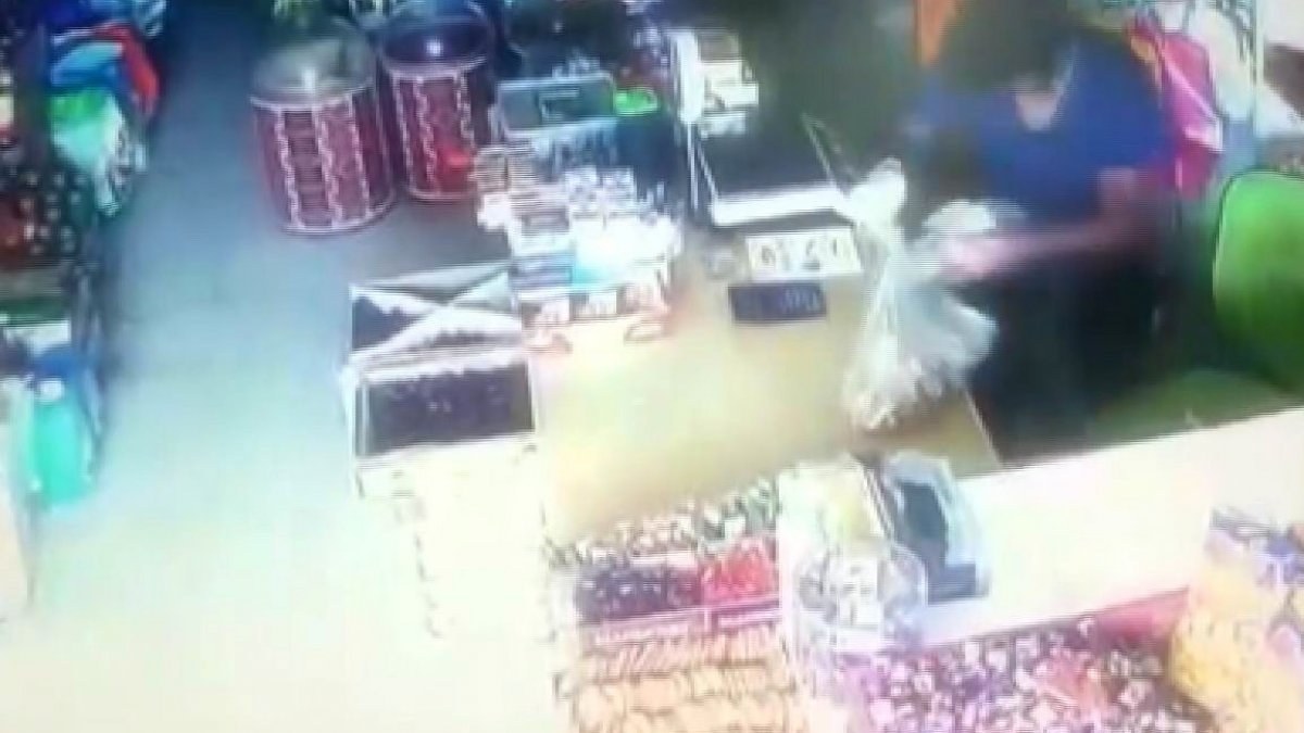 Kayseri'de marketten 6 bin TL çalan hırsızlar