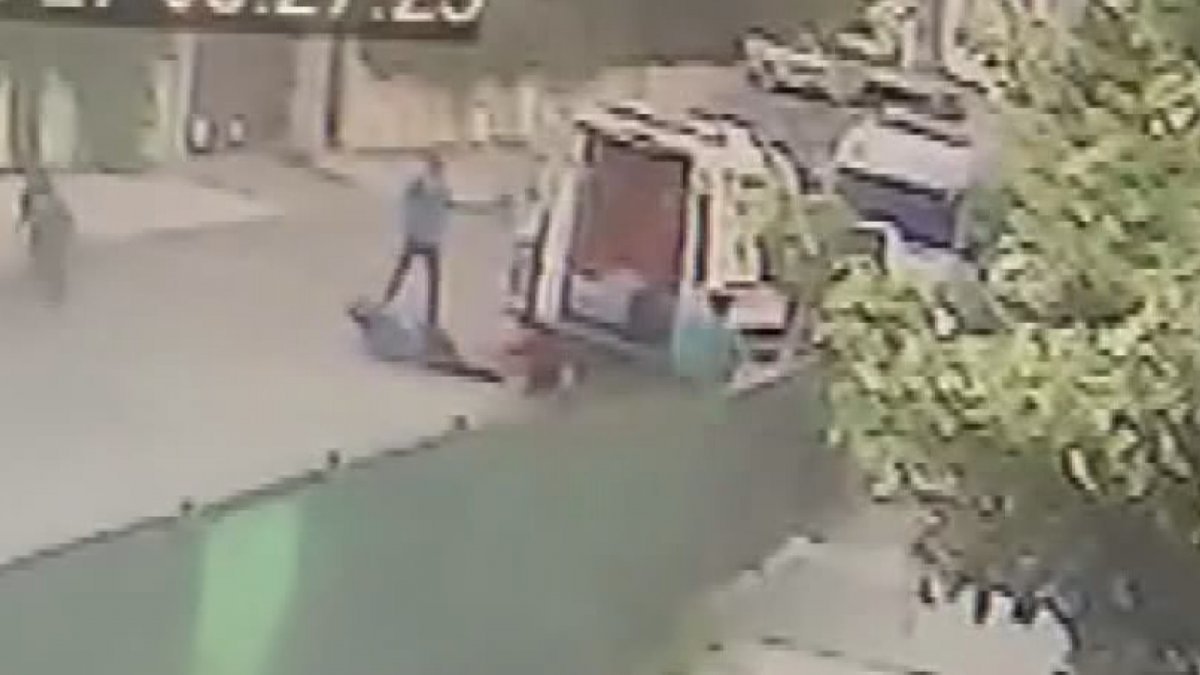 Pendik'te ambulans şoförü lastik değiştirirken silahlı saldırıya uğradı