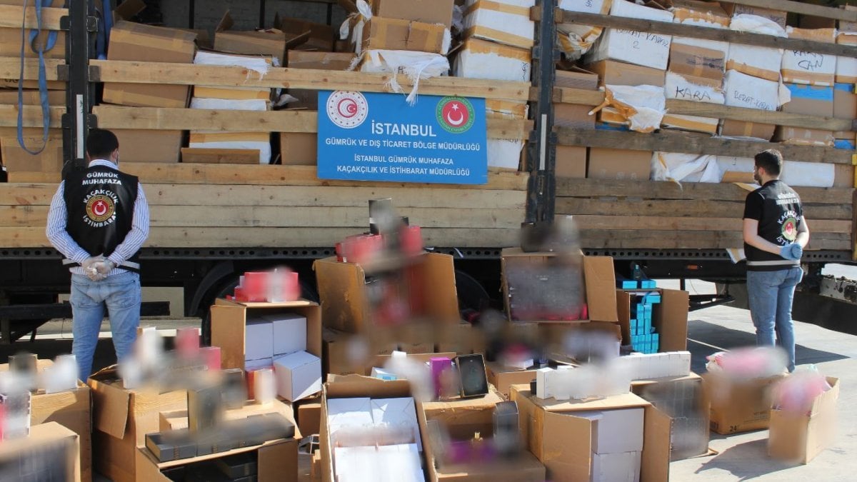 İstanbul’da aranan tırda 10 milyon değerinde binlerce kaçak parfüm bulundu