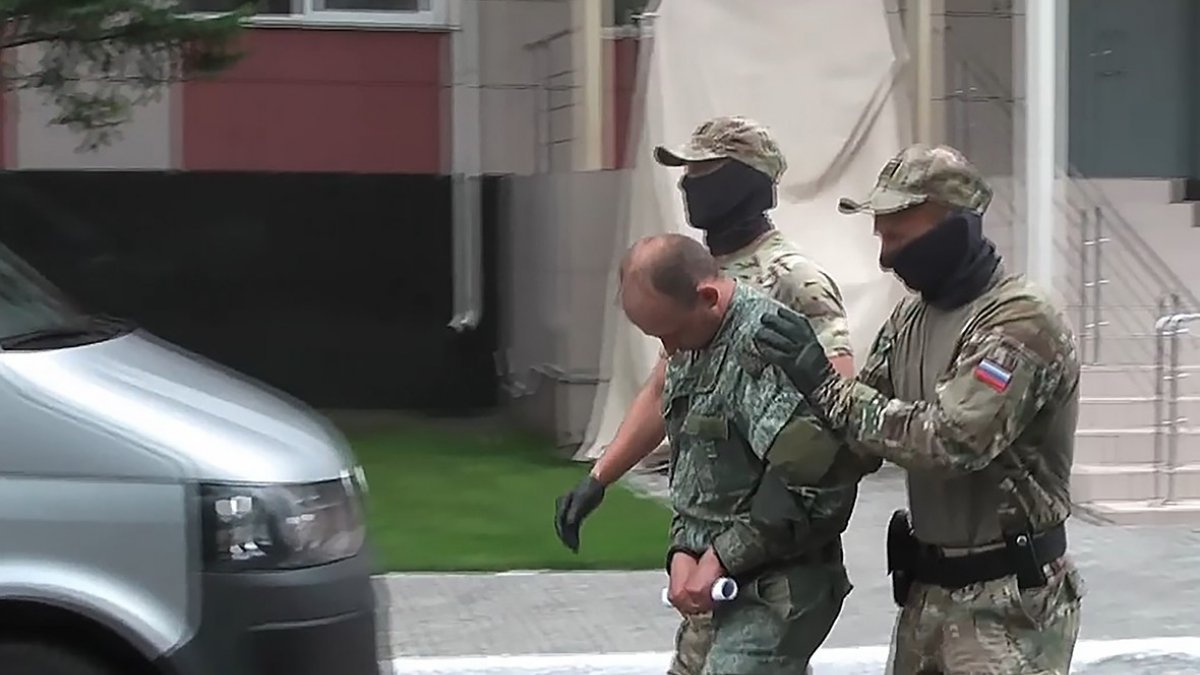 Rusya Federal Güvenlik Servisi, casus komutanı yaka paça gözaltına aldı