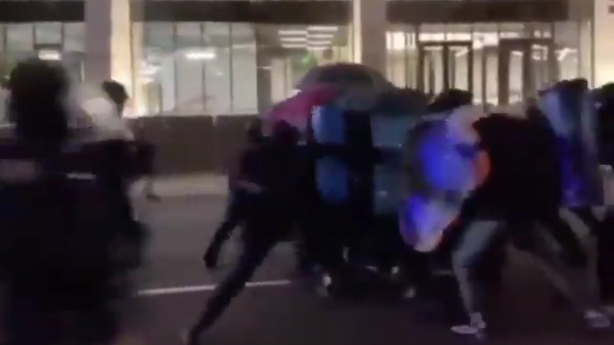 ABD'de polis, protestoculara sert müdahale etti