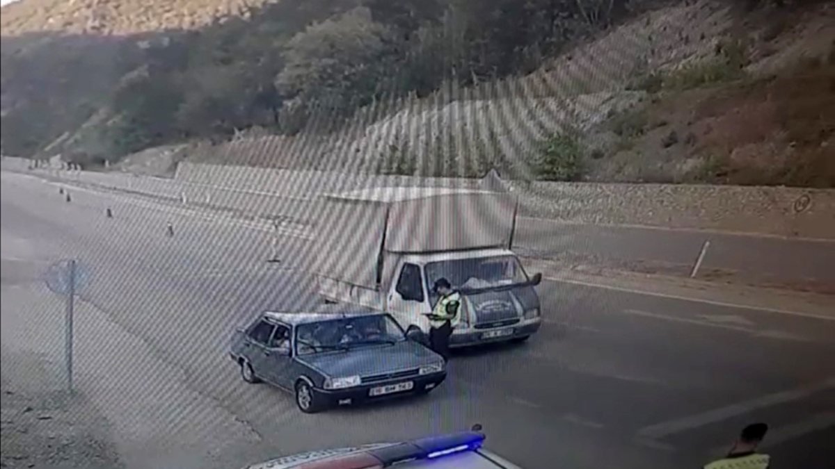 Kayseri'de dikkatsiz sürücü, jandarmaya çarptı
