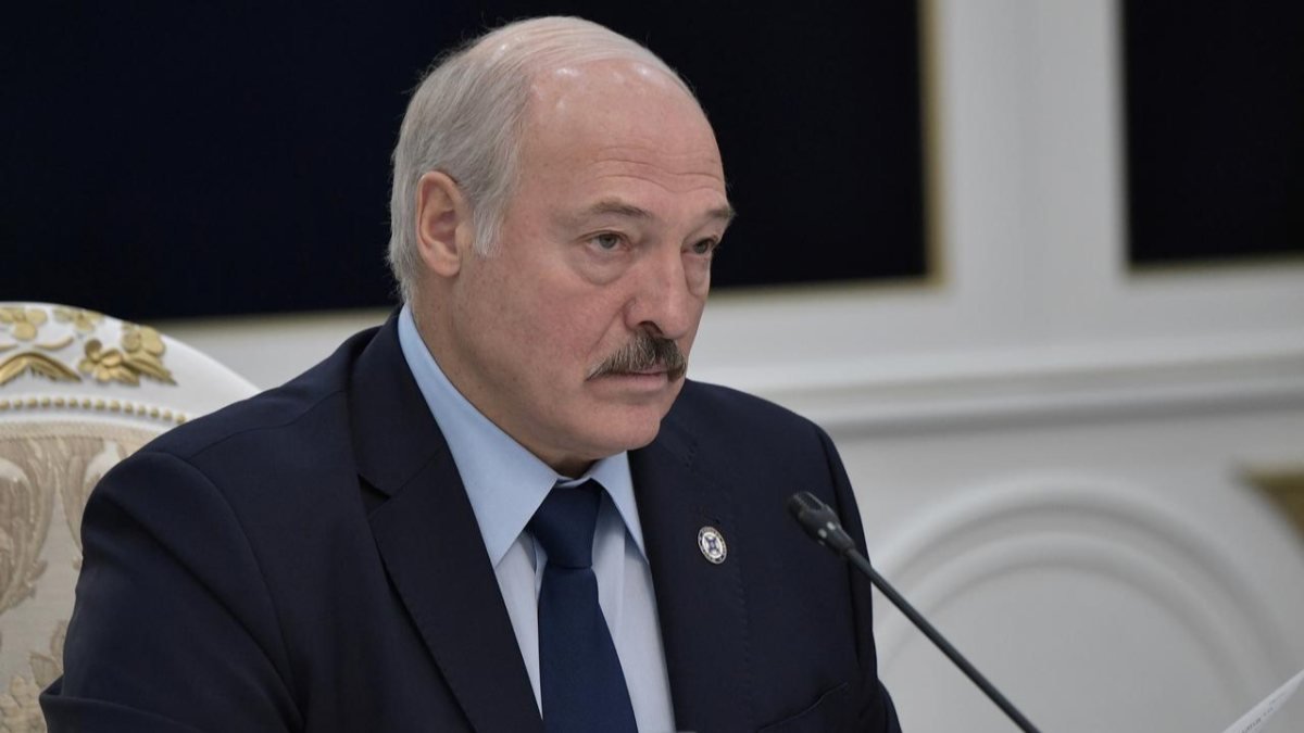 Lukaşenko: Yaptırım neymiş onlara göstereceğiz