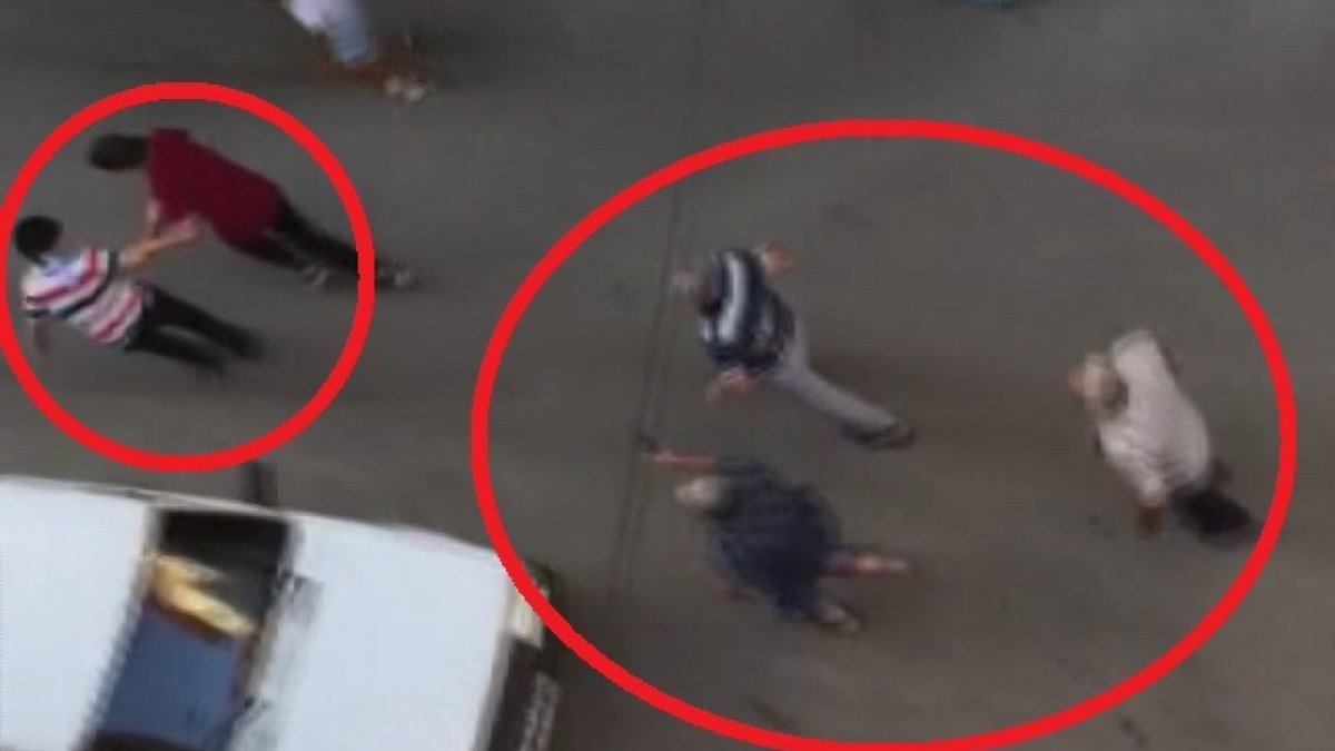 Bursa'da sokakta oynayan çocukları dövüp, bıçakla kovaladılar