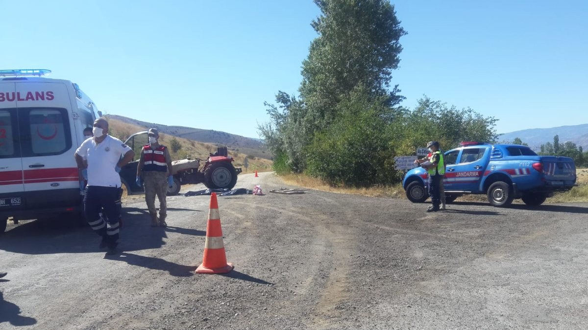 Sivas'ta traktörün altında kalan iki kardeş öldü