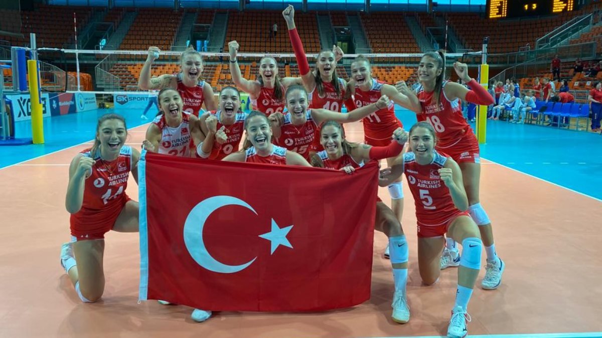 19 Yaş Altı Genç Kız Voleybol Milli Takımı, Avrupa'da finale yükseldi