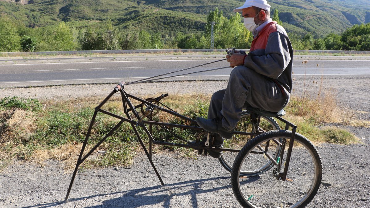 Karabük'te 66 yaşındaki işçi emeklisi çekirge gibi araç yaptı