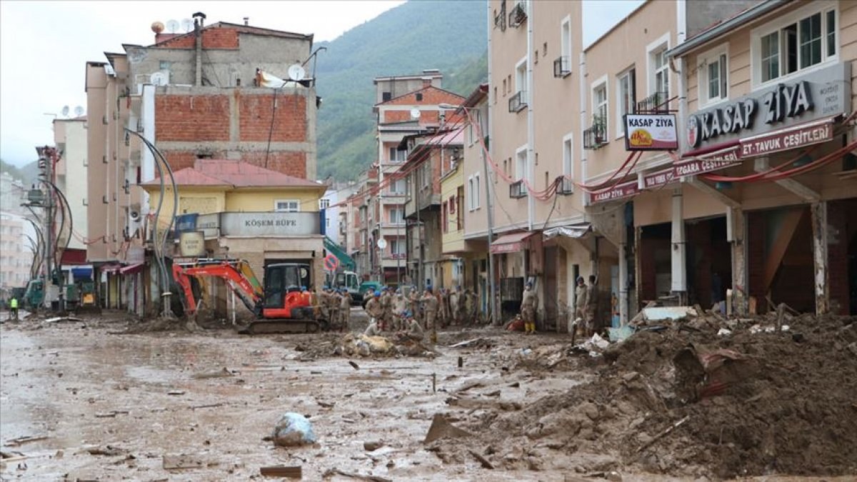 Giresun'da sel felaketi: Can kaybı sayısı 10'a yükseldi