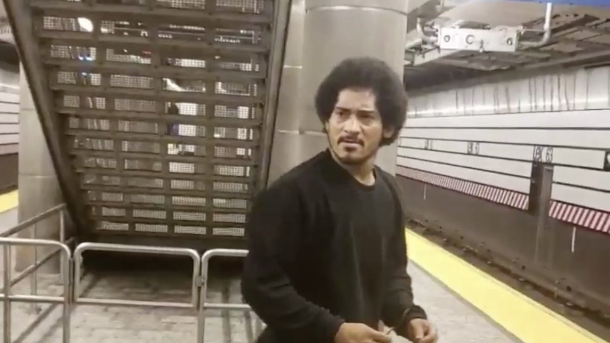 New York'taki metroda tecavüz girişimi