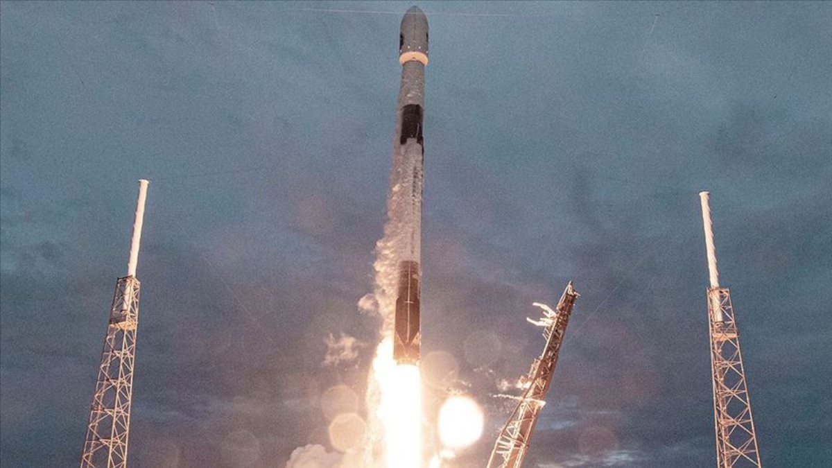 SpaceX, Arjantin'e ait yer gözlem uydusunu uzaya fırlattı