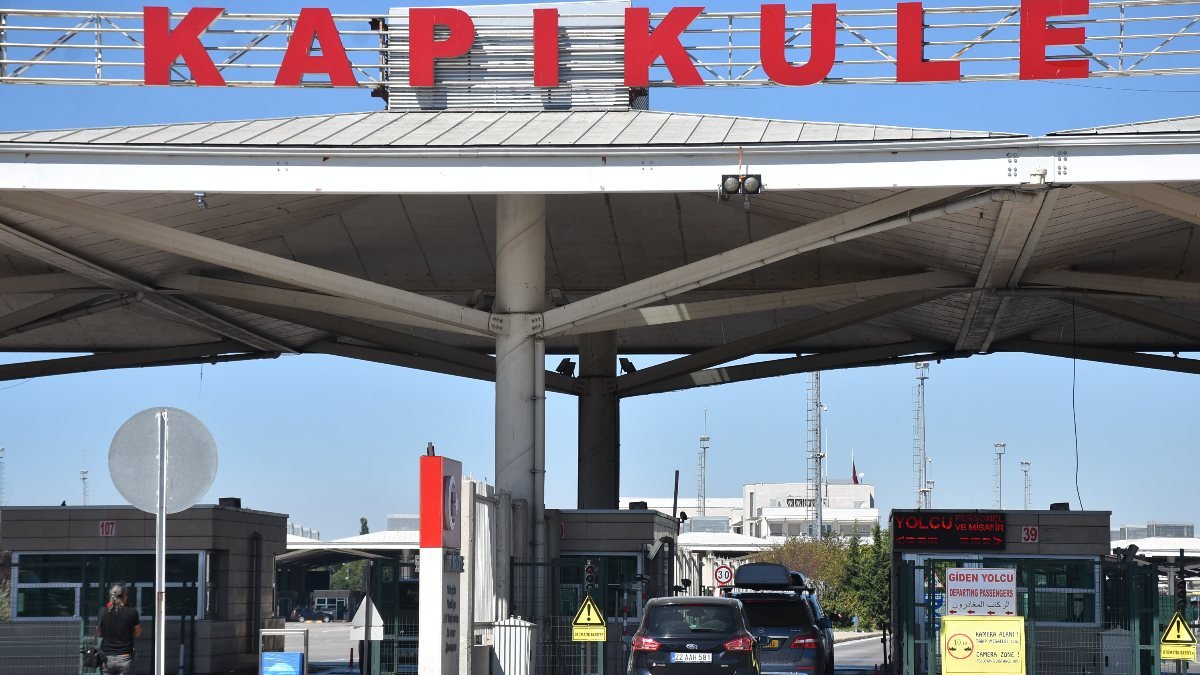 Bulgaristan karantinayı kaldırdı, Kapıkule'den girişler başladı